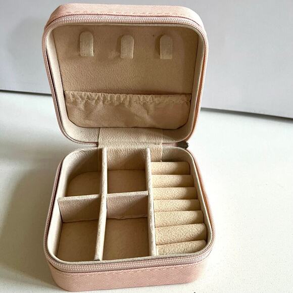 KATE SPADE x CLINIQUE x OPI x JEWELERY Beauty Bundle Gift! - Picture 5 of 10